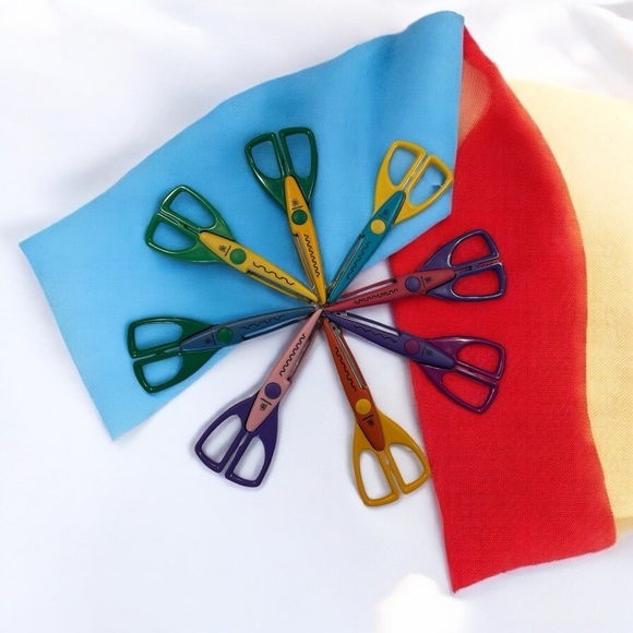 Provo Craft 6.25” Scissors and Decorative Edge Paper Shapers - Lot of 8 - Picture 2 of 10